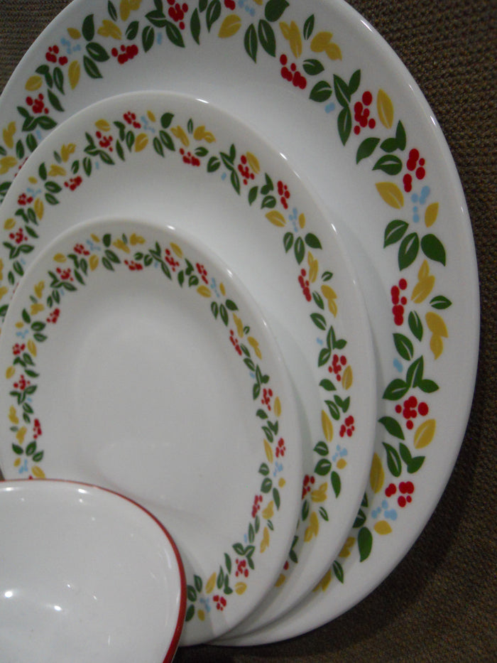 🎀 1 Corelle HOLIDAY BERRIES 8.5" LUNCH PLATE Seasonal Christmas Wreath