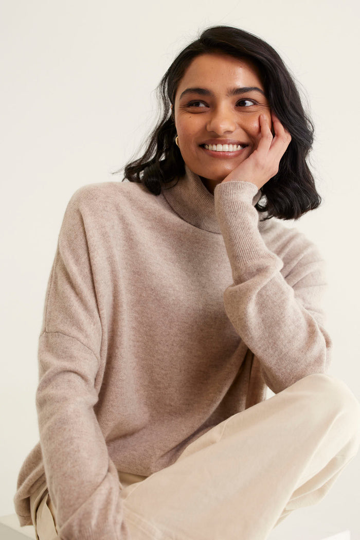 A Polo Bay Cashmere Sweater In Lightweight Beige