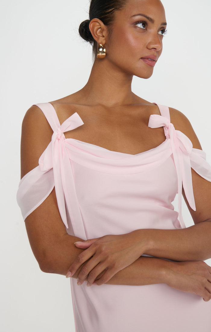 badge_model-wears-size-s
