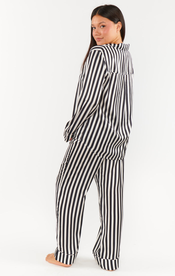 badge_model-wears-size-s