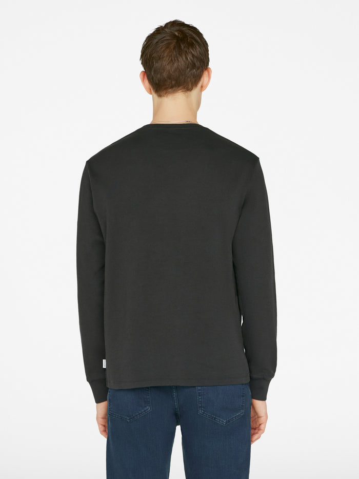 crew back view alt:fit2