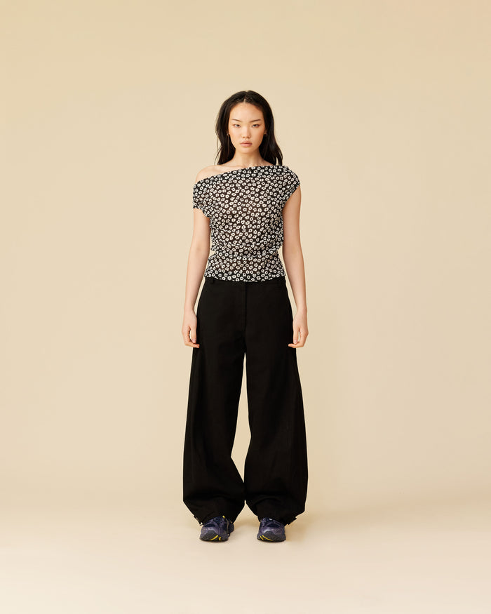 EMMA CRINKLE TOP BLACK DAISY