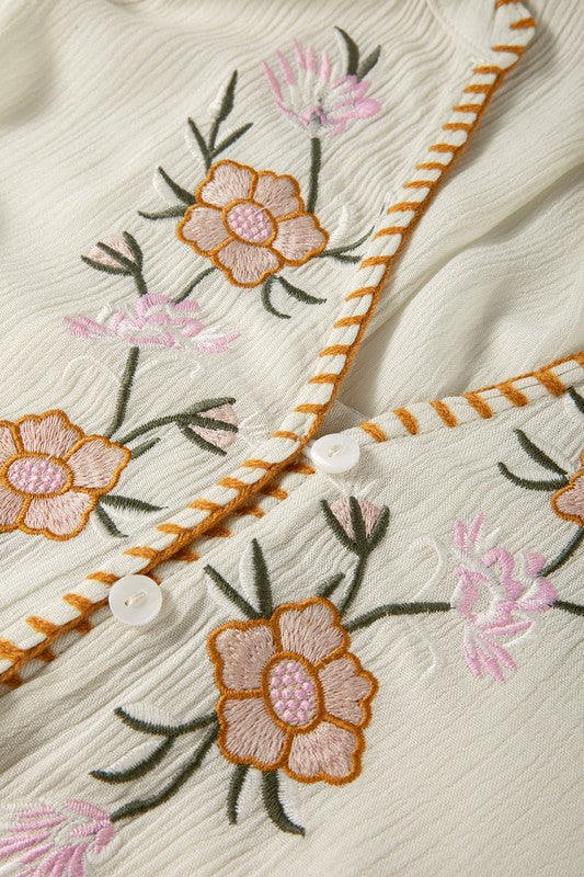 FLORAL EMBROIDERED CRINKLE BLOUSE