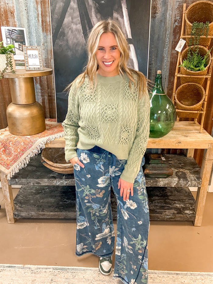FLORAL PRINTED WASHED DENIM PANTS