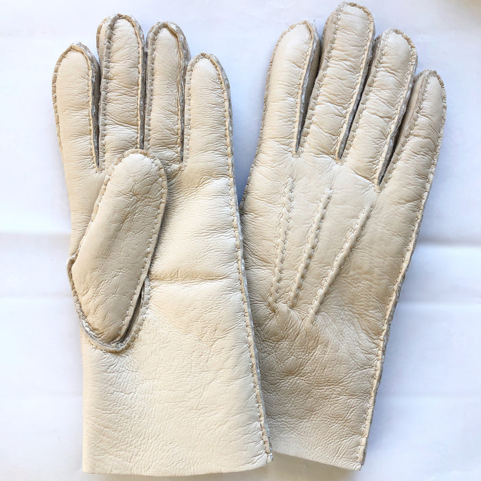 A pair of cream coloured Four Peaks hand stitched women’s lambskin gloves.