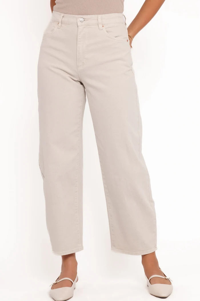 Gigi Barrel Jeans in Salt