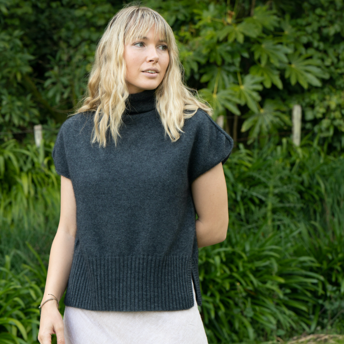 Lothlorian - Channel Vest- Charcoal