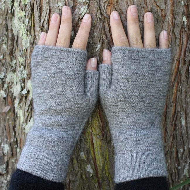 Fingerless gloves in colour Silver