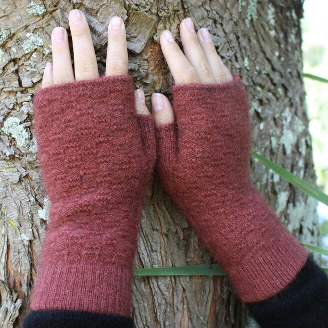 Fingerless gloves in colour Dusk