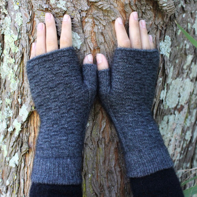 Fingerless gloves in colour Charcoal