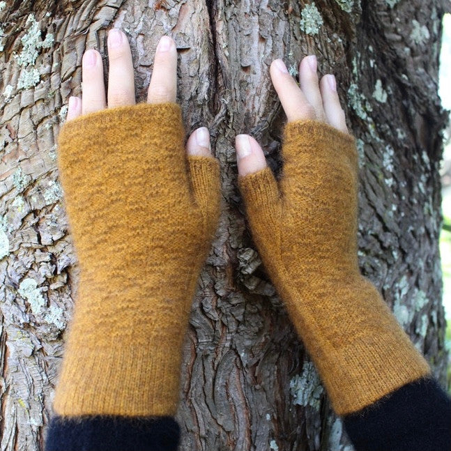 Fingerless gloves in colour Gold