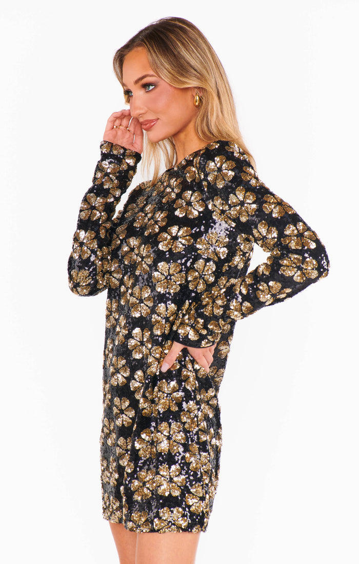 badge_model-wears-size-s