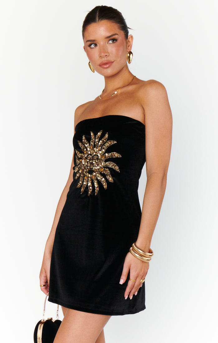badge_model-wears-size-s