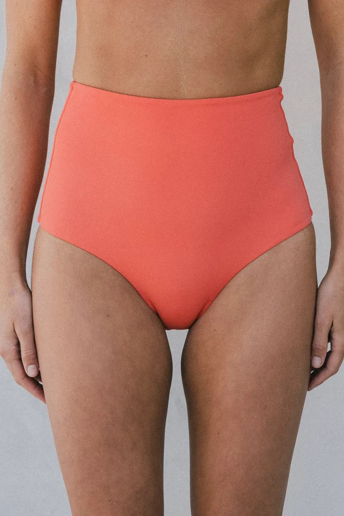 The Luna Bottom