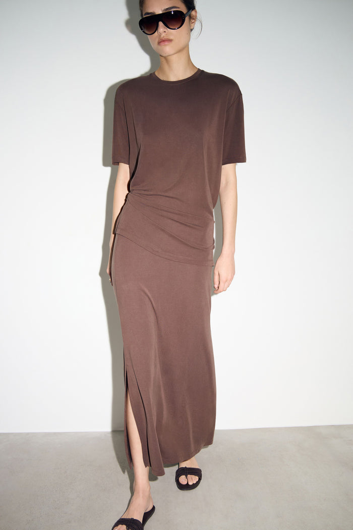 DARK BROWN