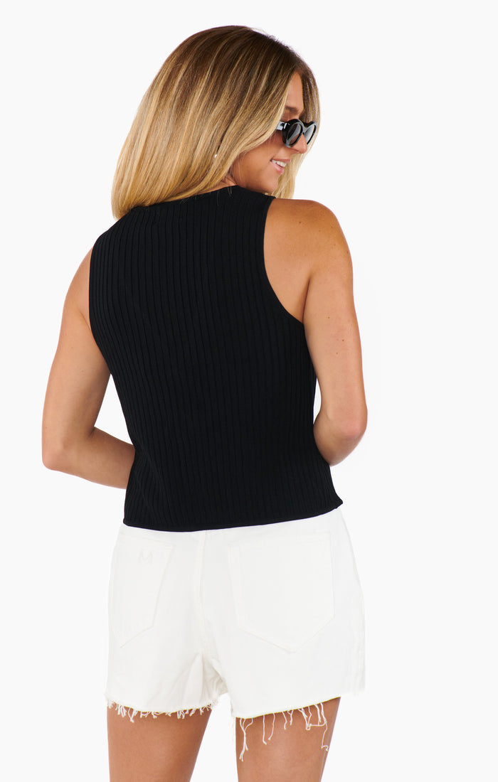 badge_model-wears-size-s