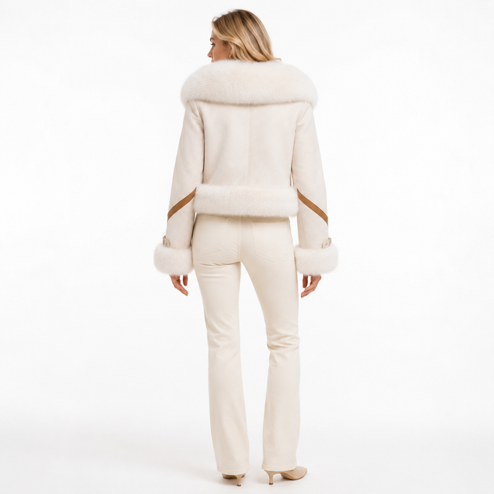 Women's faux fur coat in pink with plush artificial fur, thick cotton backing, conventional sleeves and a refined 3D pattern.