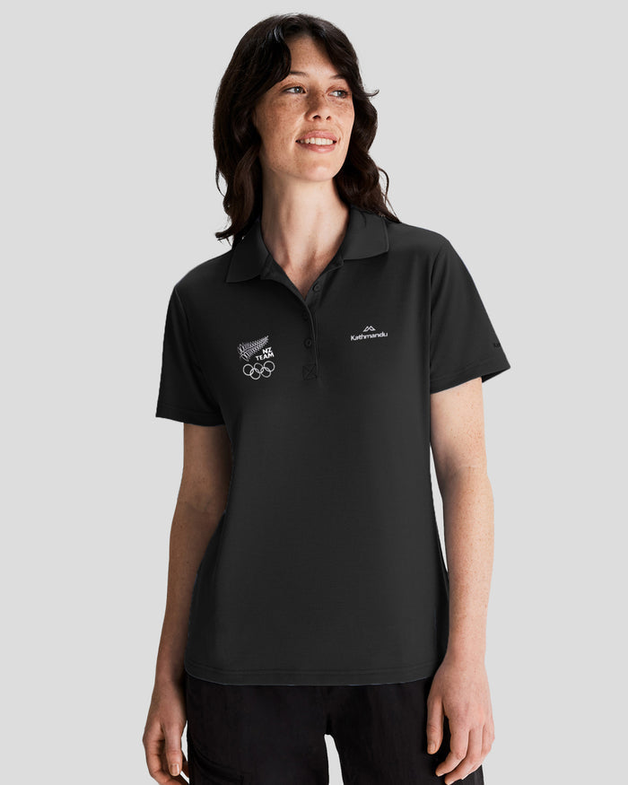 B2319_OZ7_NZOC_Range_Wmns_Vanua_Polo_v3_NZ_Team_Black_a_1756683812000
