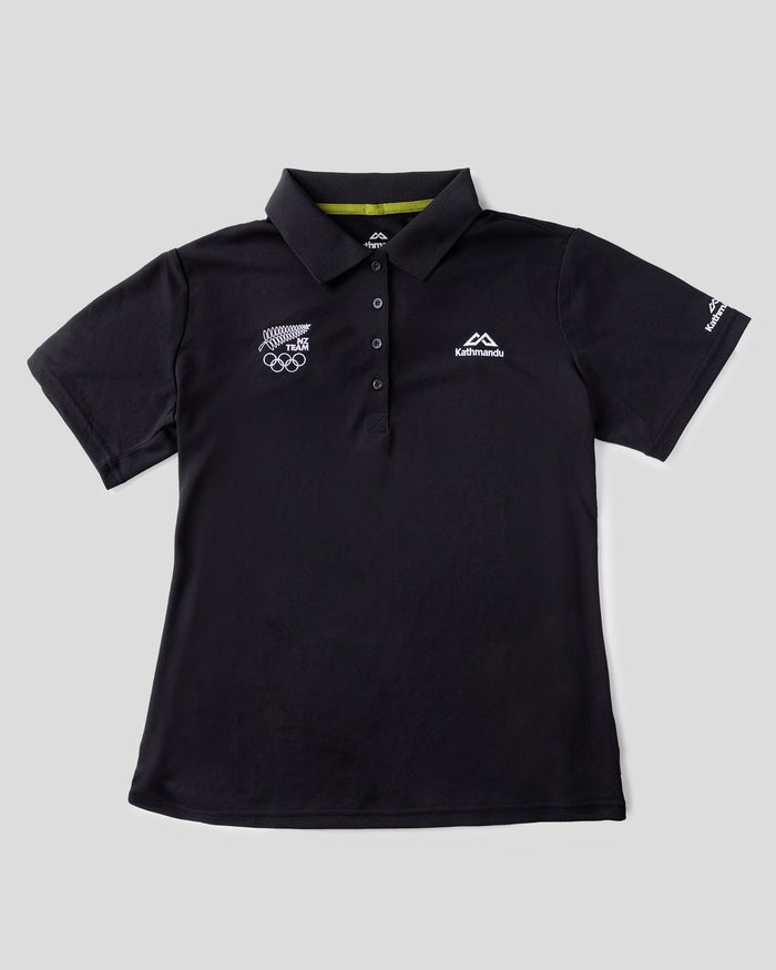 B2319_OZ7_NZOC_Range_Wmns_Vanua_Polo_v3_NZ_Team_Black_d_1756683815000